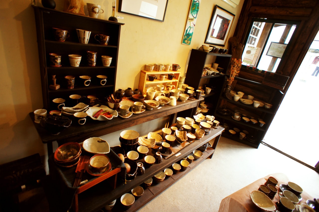 茨城・奥久慈大子町の陶芸体験のできるお店、liberte and galla。オリジナル陶器と雑貨。